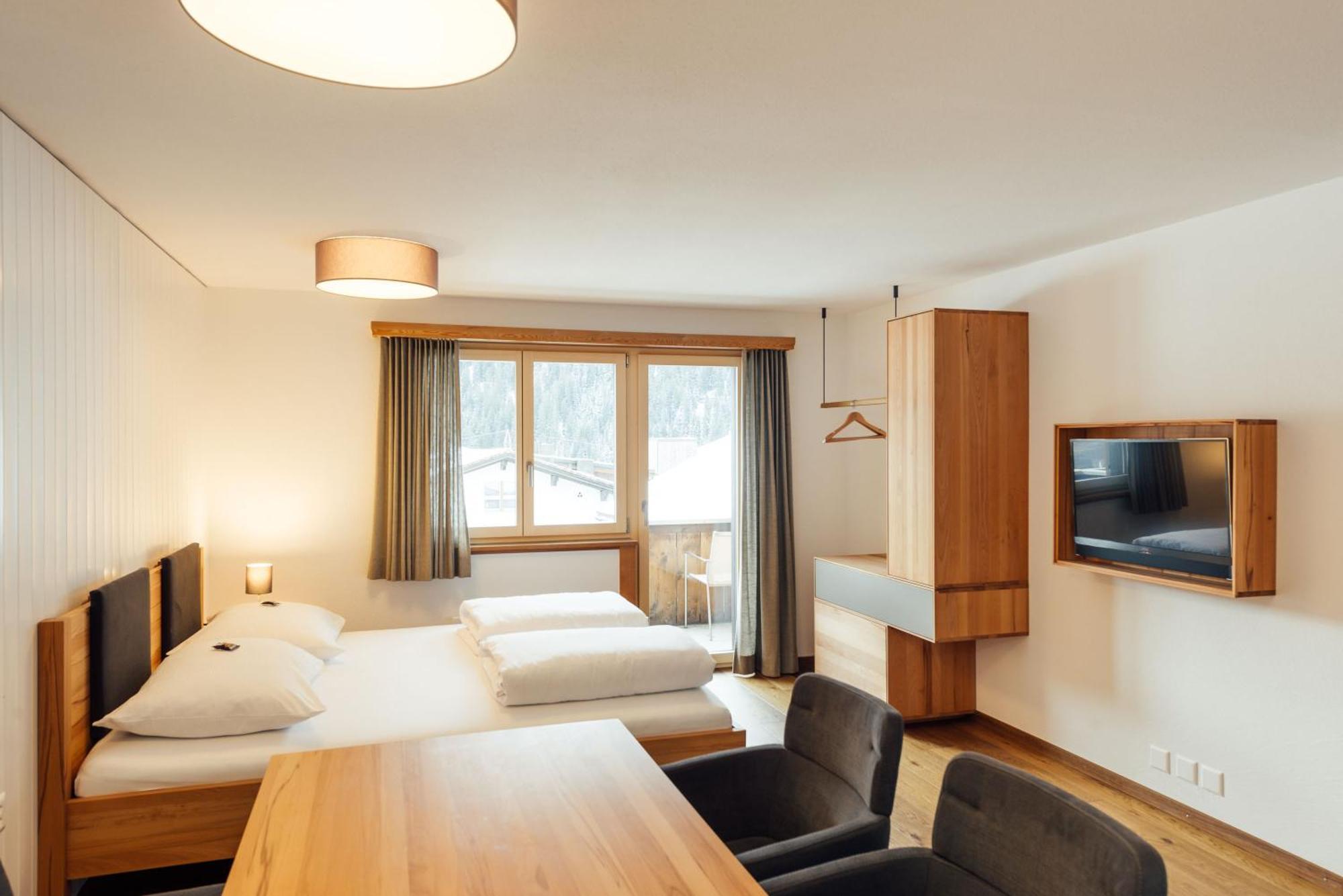 Hotel Kruezli - Dapi 1914 Sedrun Room photo